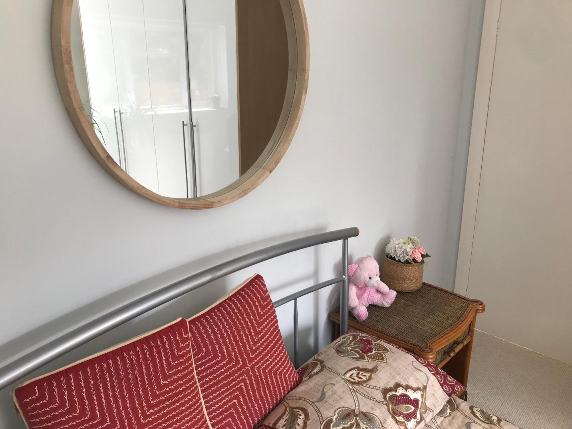 Cozy Double Bedroom In Stunning Bungalow On River Thames - Near Thorpe Park/Royal Holloway University/20Mins From Heathrow Staines-upon-Thames ภายนอก รูปภาพ