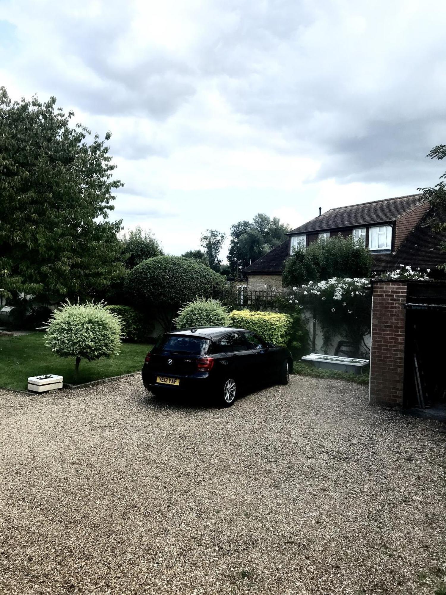 Cozy Double Bedroom In Stunning Bungalow On River Thames - Near Thorpe Park/Royal Holloway University/20Mins From Heathrow Staines-upon-Thames ภายนอก รูปภาพ
