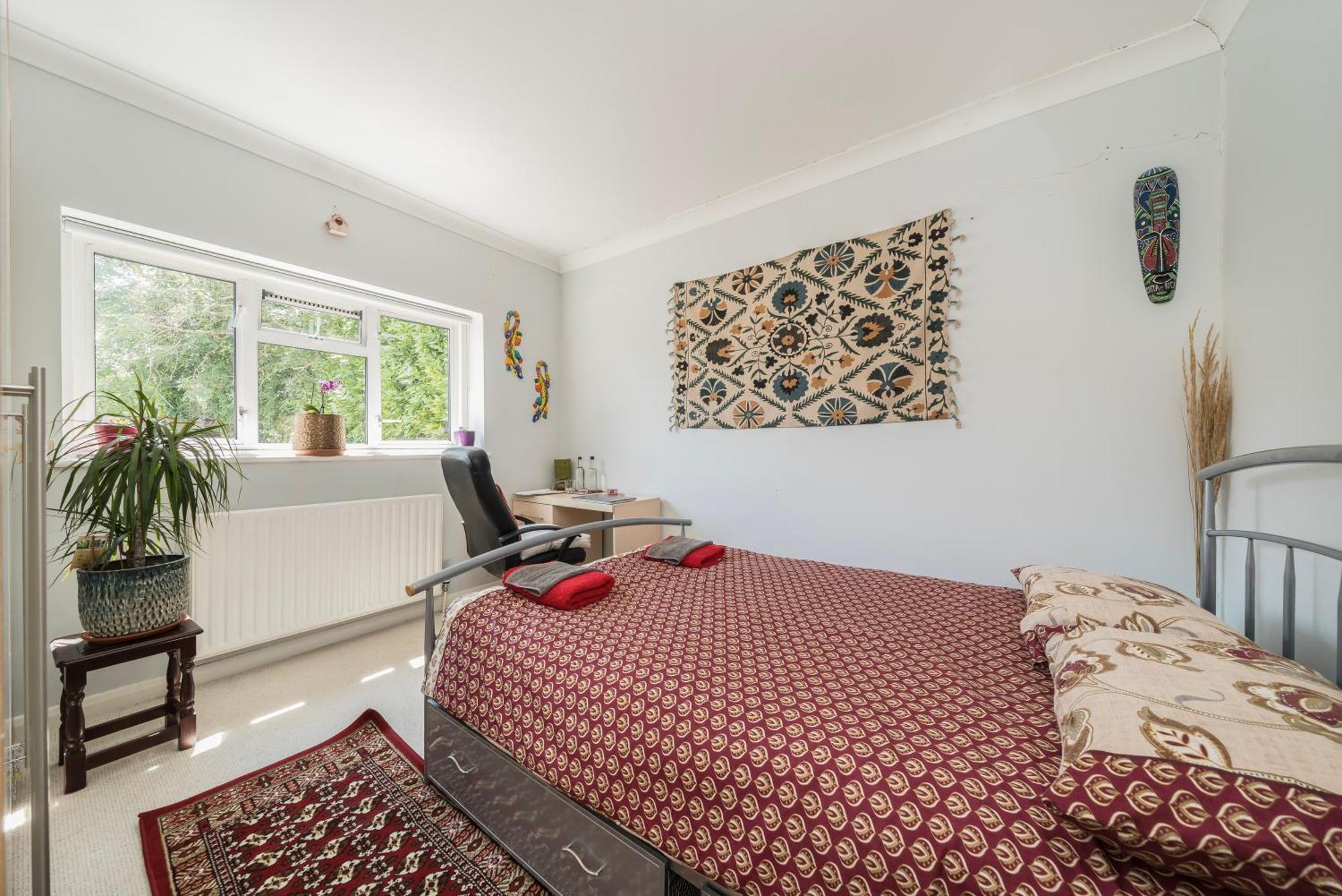 Cozy Double Bedroom In Stunning Bungalow On River Thames - Near Thorpe Park/Royal Holloway University/20Mins From Heathrow Staines-upon-Thames ภายนอก รูปภาพ