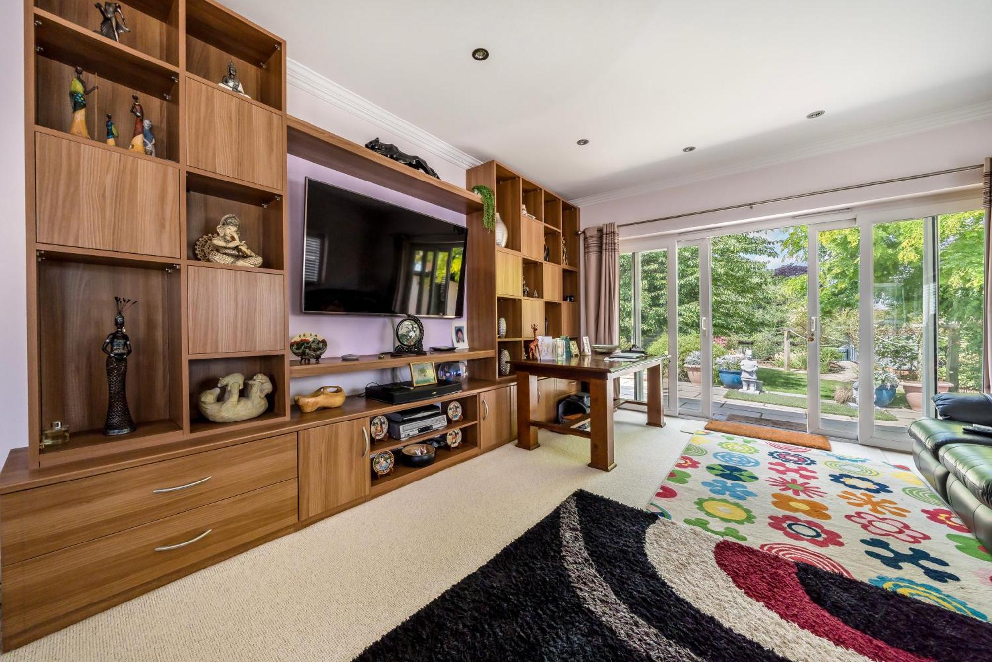 Cozy Double Bedroom In Stunning Bungalow On River Thames - Near Thorpe Park/Royal Holloway University/20Mins From Heathrow Staines-upon-Thames ภายนอก รูปภาพ