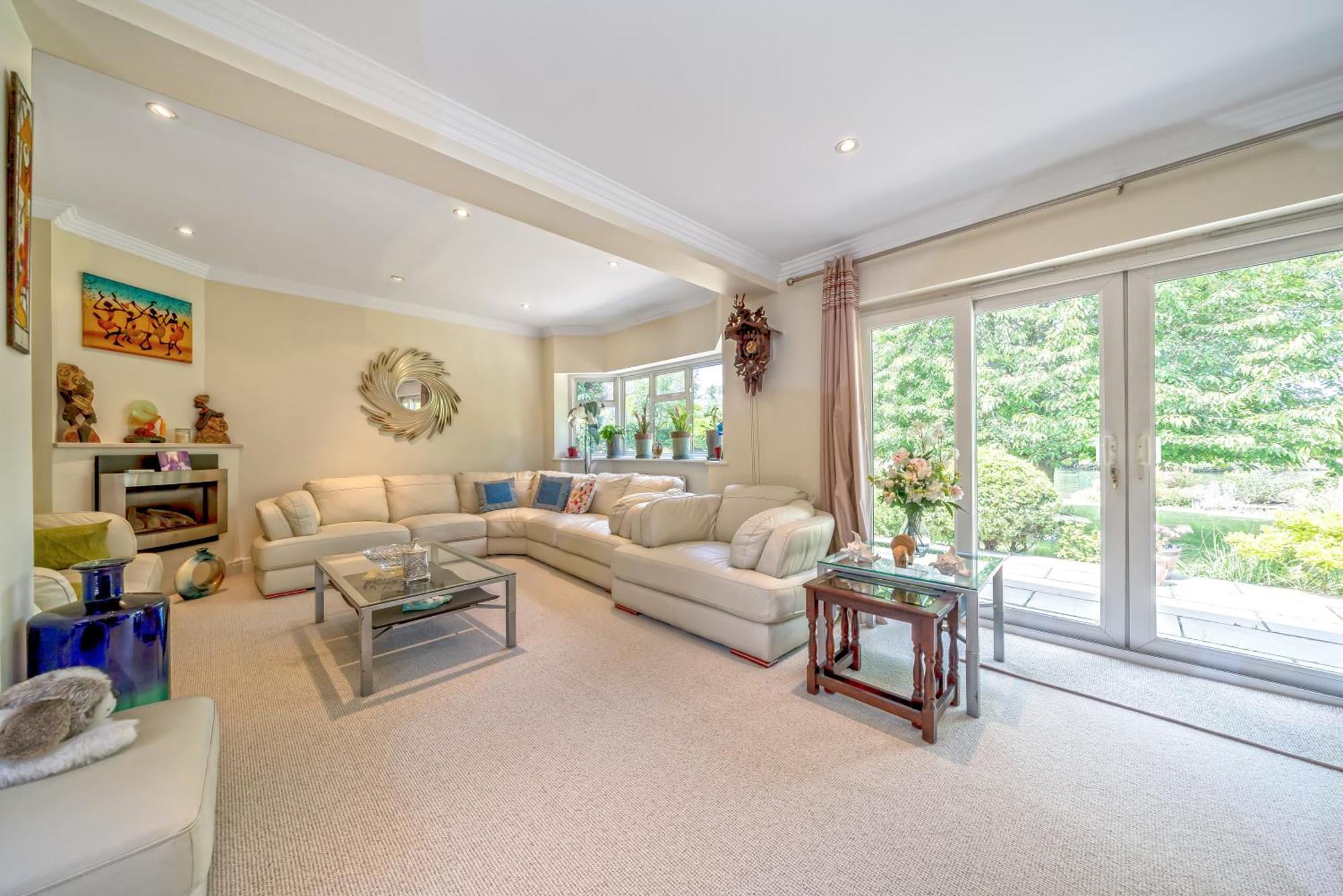 Cozy Double Bedroom In Stunning Bungalow On River Thames - Near Thorpe Park/Royal Holloway University/20Mins From Heathrow Staines-upon-Thames ภายนอก รูปภาพ